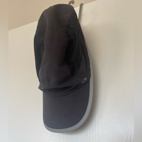 Champion Black and Gray Lightweight Sport Cap - Picture 1 of 3